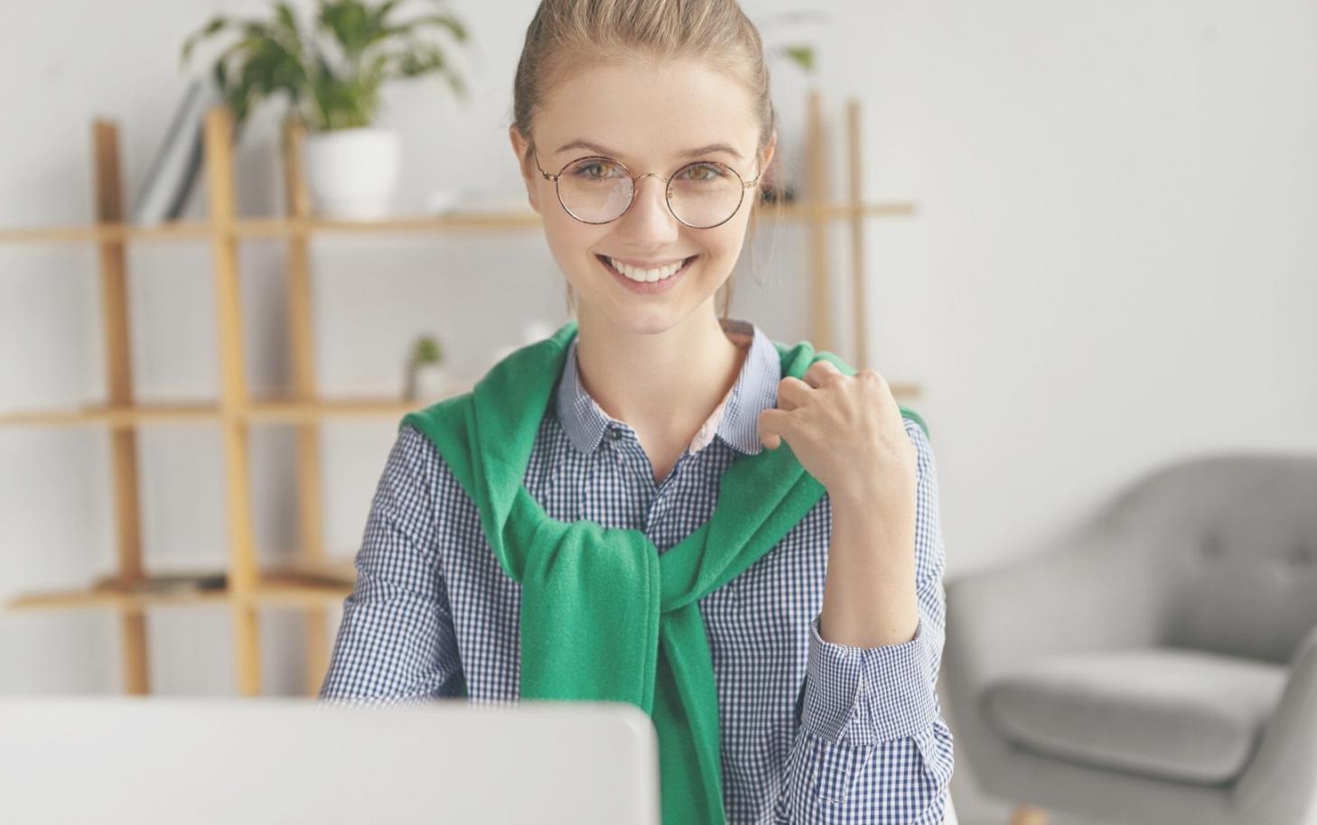 Sesión de formación sobre planificación financiera con materiales educativos