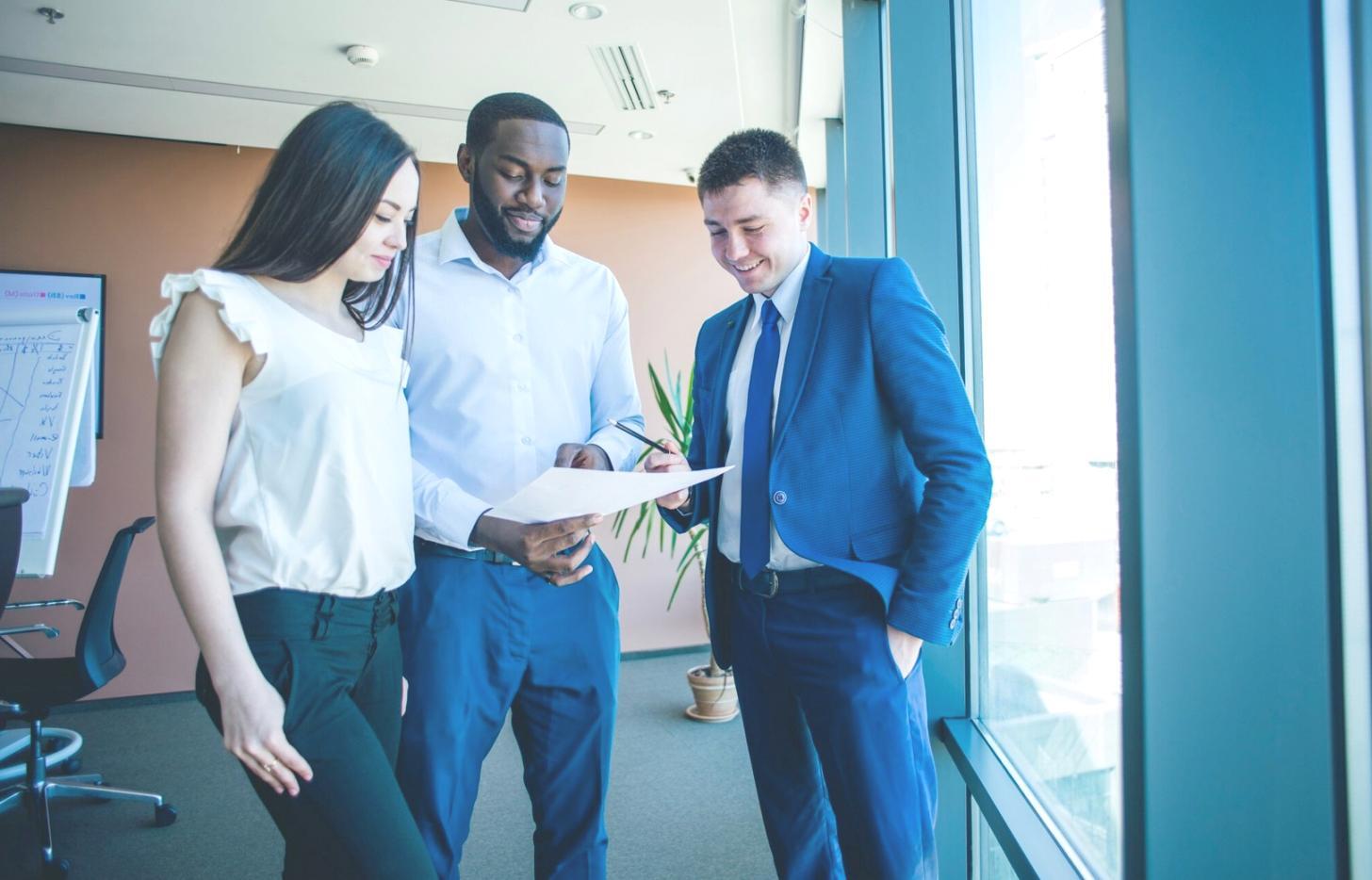 Espacio de trabajo organizado para planificación financiera
